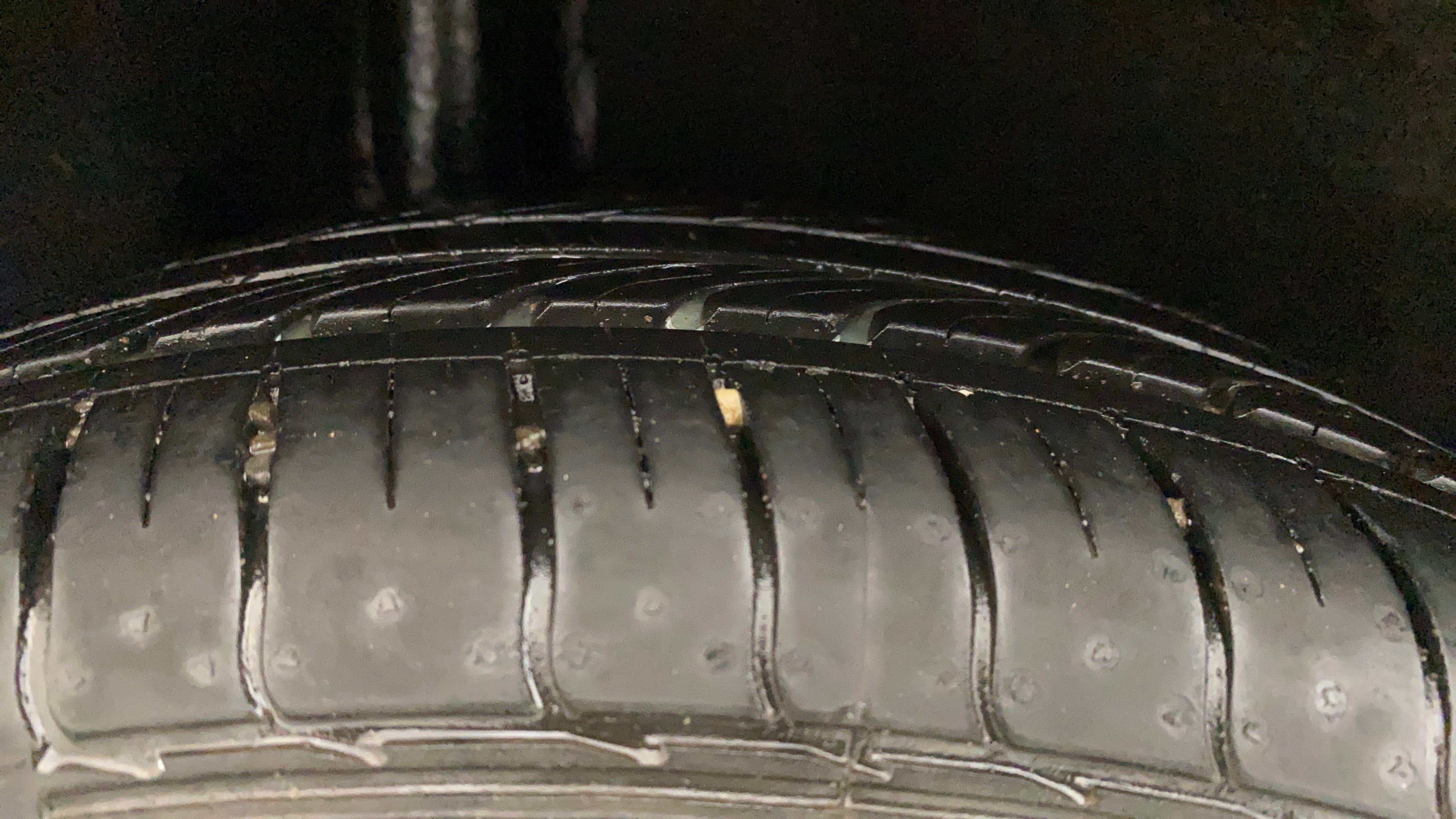 camera-Right-Rear-Tyre-Tread