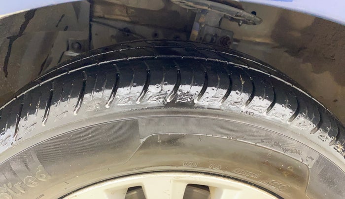 2018 Maruti Ciaz DELTA 1.5 SHVS MT PETROL, Petrol, Manual, 1,01,049 km, Left Front Tyre Tread