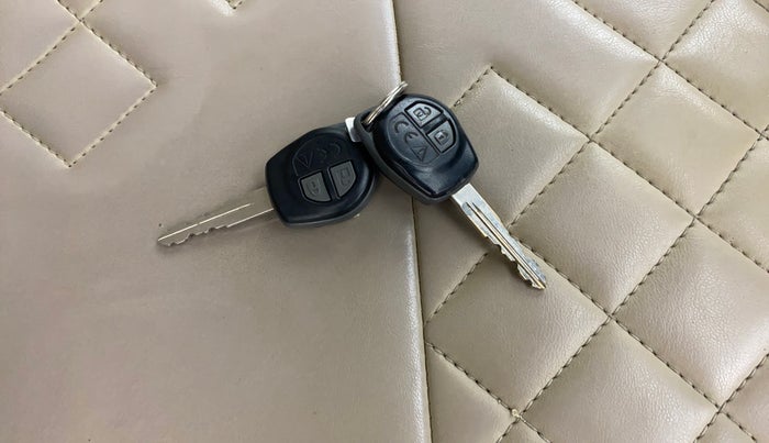 2018 Maruti Ciaz DELTA 1.5 SHVS MT PETROL, Petrol, Manual, 1,01,049 km, Key Close Up