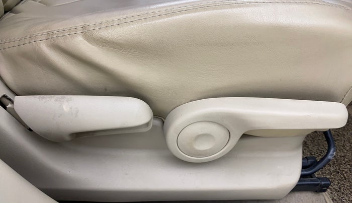 2018 Maruti Ciaz DELTA 1.5 SHVS MT PETROL, Petrol, Manual, 1,01,049 km, Driver Side Adjustment Panel