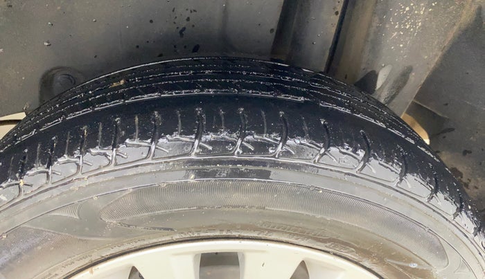 2018 Maruti Ciaz DELTA 1.5 SHVS MT PETROL, Petrol, Manual, 1,01,049 km, Left Rear Tyre Tread