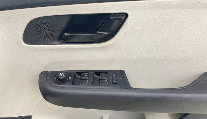 2022 Tata ALTROZ XM PLUS PETROL, Petrol, Manual, 69,373 km, Driver Side Door Panels Control