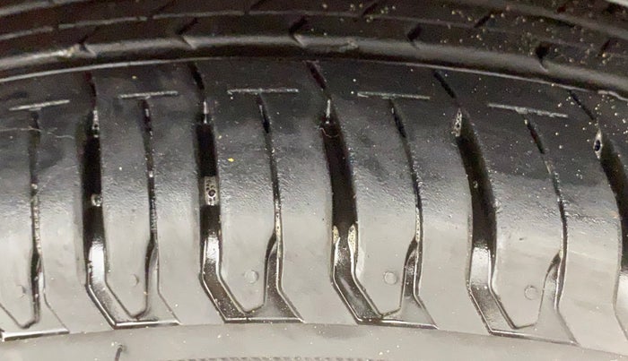 2024 Maruti Swift ZXI PLUS AMT DUAL TONE, Petrol, Automatic, 5,119 km, Right Front Tyre Tread