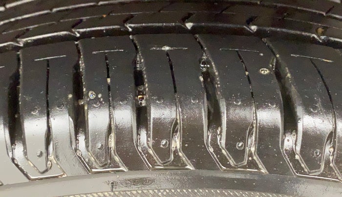 2024 Maruti Swift ZXI PLUS AMT DUAL TONE, Petrol, Automatic, 5,119 km, Left Rear Tyre Tread