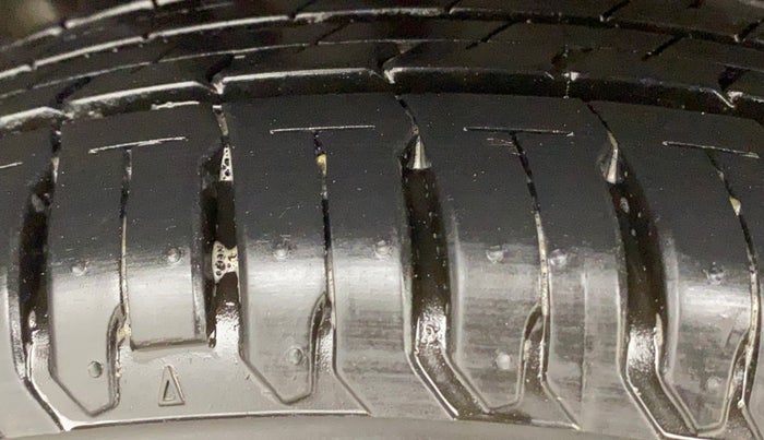 2024 Maruti Swift ZXI PLUS AMT DUAL TONE, Petrol, Automatic, 5,119 km, Right Rear Tyre Tread