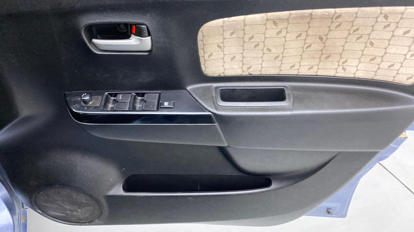 2018 Maruti Wagon R 1.0 VXI, Petrol, Manual, 83,070 km, Driver Side Door Panels Control