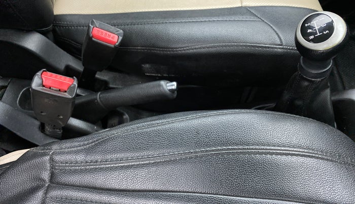 2018 Maruti Wagon R 1.0 VXI, Petrol, Manual, 83,070 km, Gear Lever