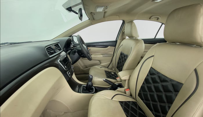 2015 Maruti Ciaz VXI PLUS, Petrol, Manual, 76,262 km, Right Side Front Door Cabin
