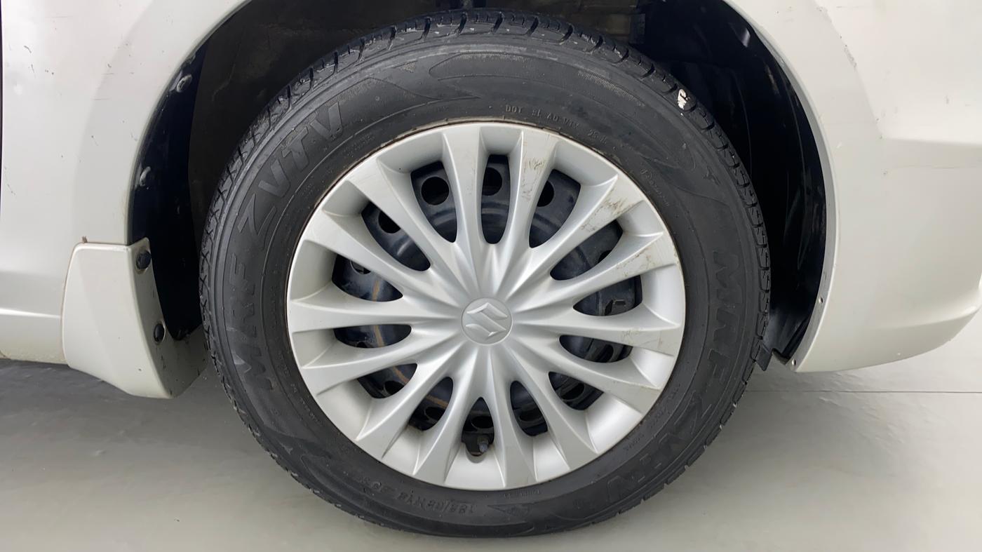 2015 Maruti Ciaz VXI PLUS, Petrol, Manual, 76,262 km, Right Front Wheel