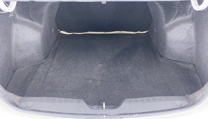 2015 Maruti Ciaz VXI PLUS, Petrol, Manual, 76,262 km, Boot Inside