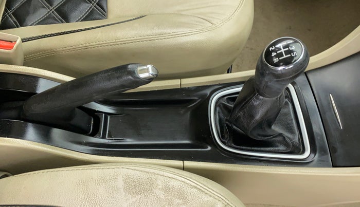 2015 Maruti Ciaz VXI PLUS, Petrol, Manual, 76,262 km, Gear Lever