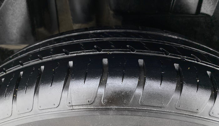 2021 Maruti Dzire VXI, Petrol, Manual, 63,690 km, Right Rear Tyre Tread