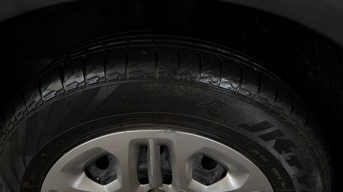 2024 KIA CARENS PRESTIGE 1.4 PETROL 7 STR, Petrol, Manual, 29,848 km, Right Front Tyre Tread