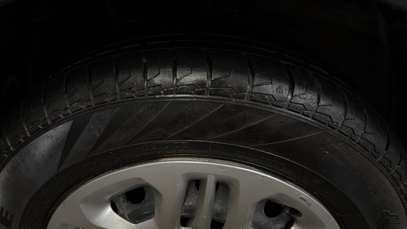 2024 KIA CARENS PRESTIGE 1.4 PETROL 7 STR, Petrol, Manual, 29,848 km, Left Front Tyre Tread