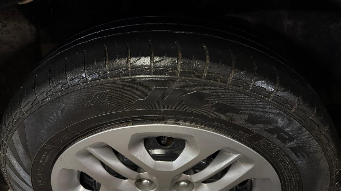 2024 KIA CARENS PRESTIGE 1.4 PETROL 7 STR, Petrol, Manual, 29,848 km, Right Rear Tyre Tread