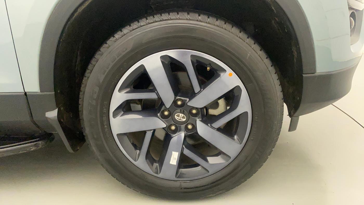 2022 Tata Safari XZA PLUS ADVENTURE, Diesel, Automatic, 42,408 km, Right Front Wheel