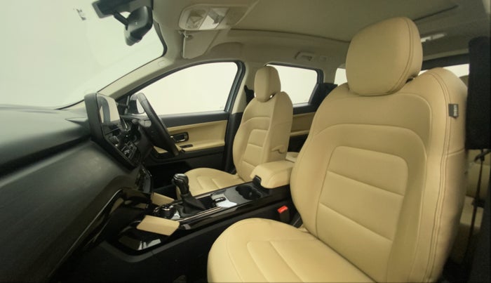 2022 Tata Safari XZA PLUS ADVENTURE, Diesel, Automatic, 42,408 km, Right Side Front Door Cabin