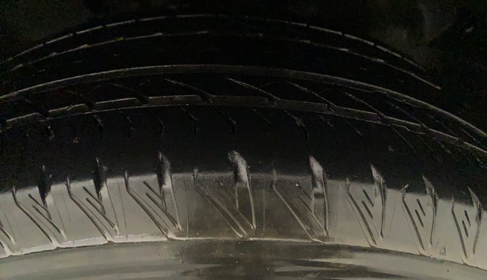 2022 Tata Safari XZA PLUS ADVENTURE, Diesel, Automatic, 42,408 km, Right Front Tyre Tread
