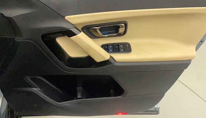 2022 Tata Safari XZA PLUS ADVENTURE, Diesel, Automatic, 42,408 km, Driver Side Door Panels Control