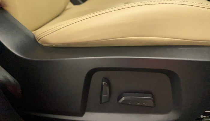 2022 Tata Safari XZA PLUS ADVENTURE, Diesel, Automatic, 42,408 km, Driver Side Adjustment Panel