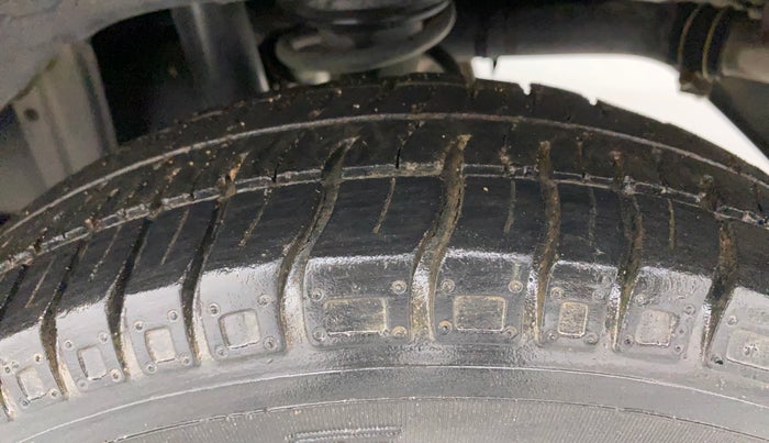 2015 Maruti Alto 800 LXI, Petrol, Manual, 42,837 km, Left Rear Tyre Tread
