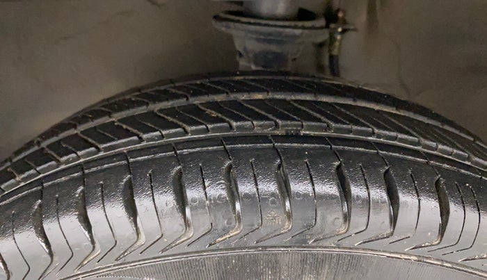2015 Maruti Alto 800 LXI, Petrol, Manual, 42,837 km, Left Front Tyre Tread