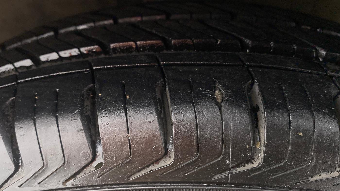 2011 Hyundai i10 MAGNA 1.1, Petrol, Manual, 42,576 km, Left Front Tyre Tread