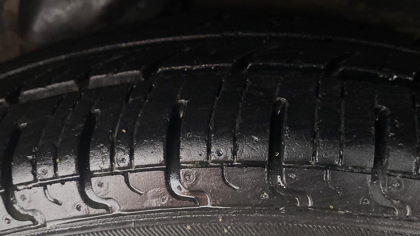 2011 Hyundai i10 MAGNA 1.1, Petrol, Manual, 42,576 km, Left Rear Tyre Tread