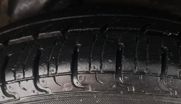 2011 Hyundai i10 MAGNA 1.1, Petrol, Manual, 42,576 km, Left Rear Tyre Tread