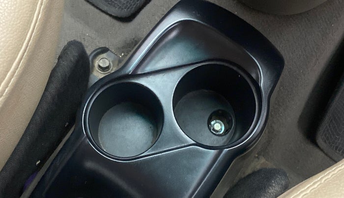 2011 Hyundai i10 MAGNA 1.1, Petrol, Manual, 42,576 km, Dashboard - Cup holder minor damage
