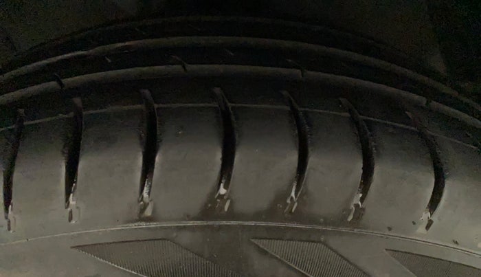 2013 Hyundai i20 MAGNA (O) 1.2, CNG, Manual, 52,084 km, Right Front Tyre Tread