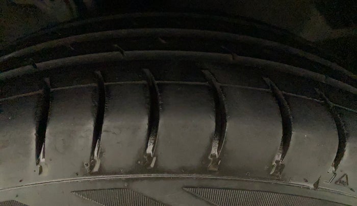 2013 Hyundai i20 MAGNA (O) 1.2, CNG, Manual, 52,084 km, Left Front Tyre Tread