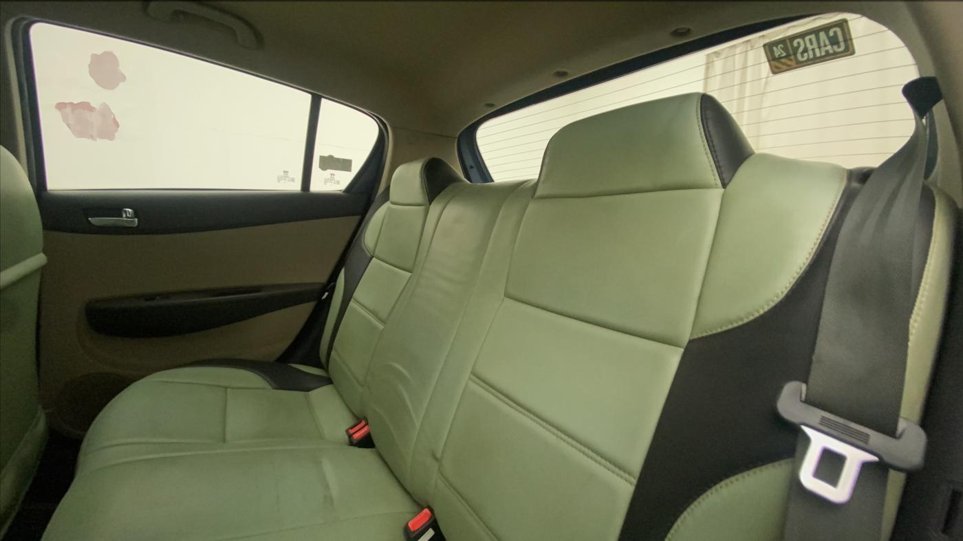 2013 Hyundai i20 MAGNA (O) 1.2, CNG, Manual, 52,084 km, Right Side Rear Door Cabin