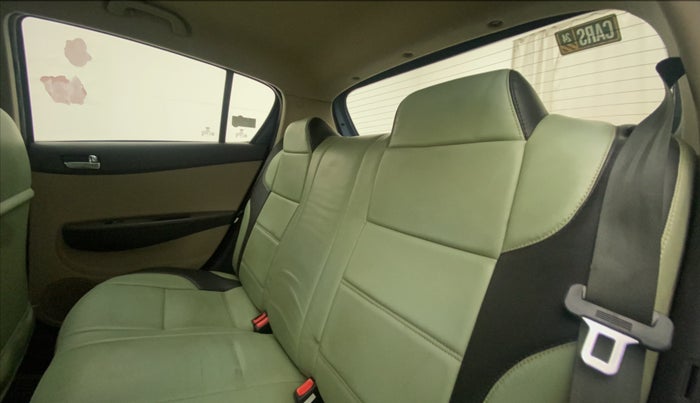 2013 Hyundai i20 MAGNA (O) 1.2, CNG, Manual, 52,084 km, Right Side Rear Door Cabin