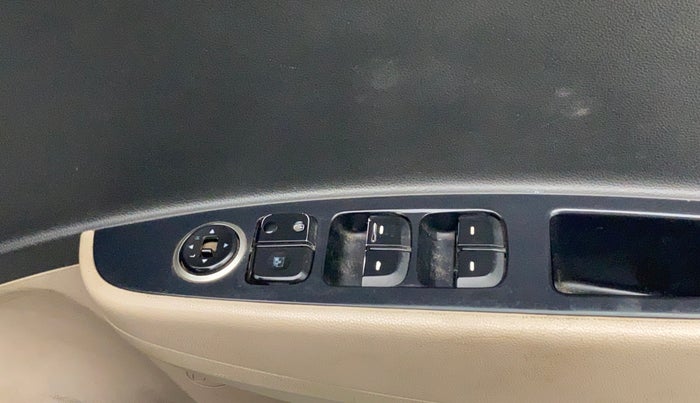 2017 Hyundai Grand i10 MAGNA 1.2 KAPPA VTVT, CNG, Manual, 82,848 km, Right front window switch / handle - Child Lock not working for windows