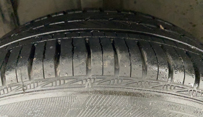 2014 Toyota Etios G, Petrol, Manual, 57,903 km, Left Front Tyre Tread