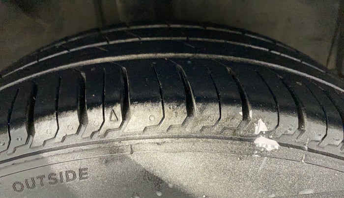 2014 Toyota Etios G, Petrol, Manual, 57,903 km, Right Front Tyre Tread