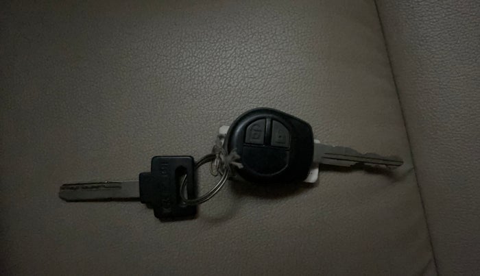 2015 Maruti Swift Dzire VXI, Petrol, Manual, 43,581 km, Key Close Up