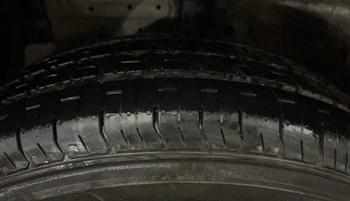 2015 Maruti Swift Dzire VXI, Petrol, Manual, 43,581 km, Left Front Tyre Tread