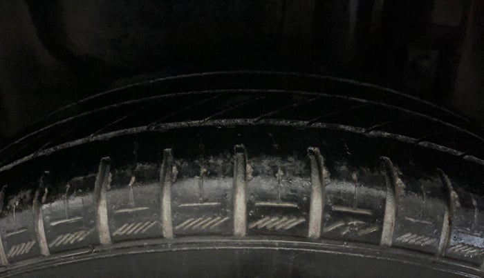 2015 Maruti Swift Dzire VXI, Petrol, Manual, 43,581 km, Left Rear Tyre Tread
