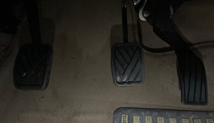 2015 Maruti Swift Dzire VXI, Petrol, Manual, 43,581 km, Pedals