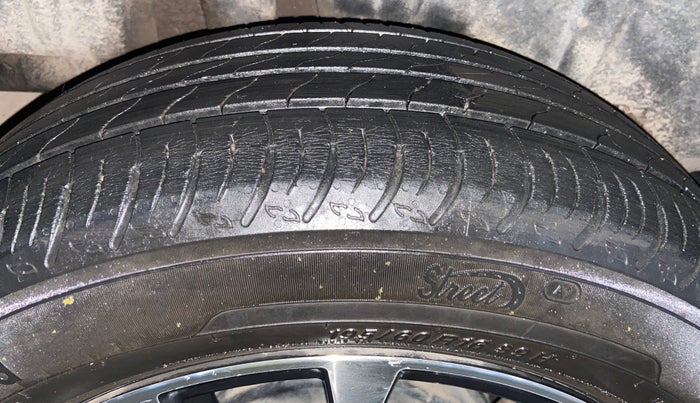 2022 Maruti XL6 ZETA MT, Petrol, Manual, 34,335 km, Right Rear Tyre Tread