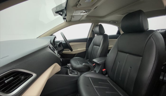 2019 Hyundai Verna 1.6 VTVT SX + AT, Petrol, Automatic, 31,573 km, Right Side Front Door Cabin