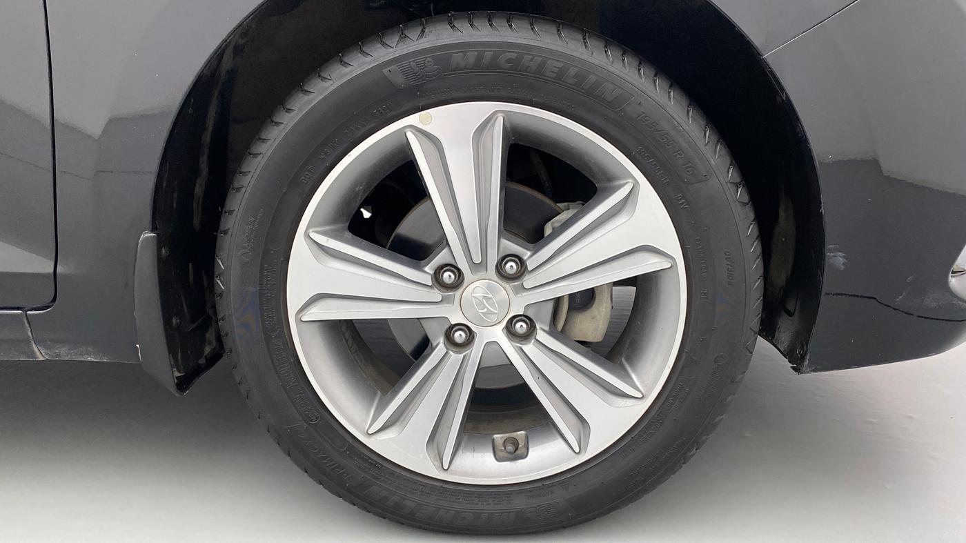 2019 Hyundai Verna 1.6 VTVT SX + AT, Petrol, Automatic, 31,573 km, Right Front Wheel