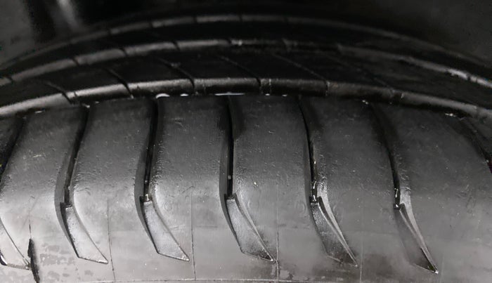 2019 Hyundai Verna 1.6 VTVT SX + AT, Petrol, Automatic, 31,573 km, Right Rear Tyre Tread