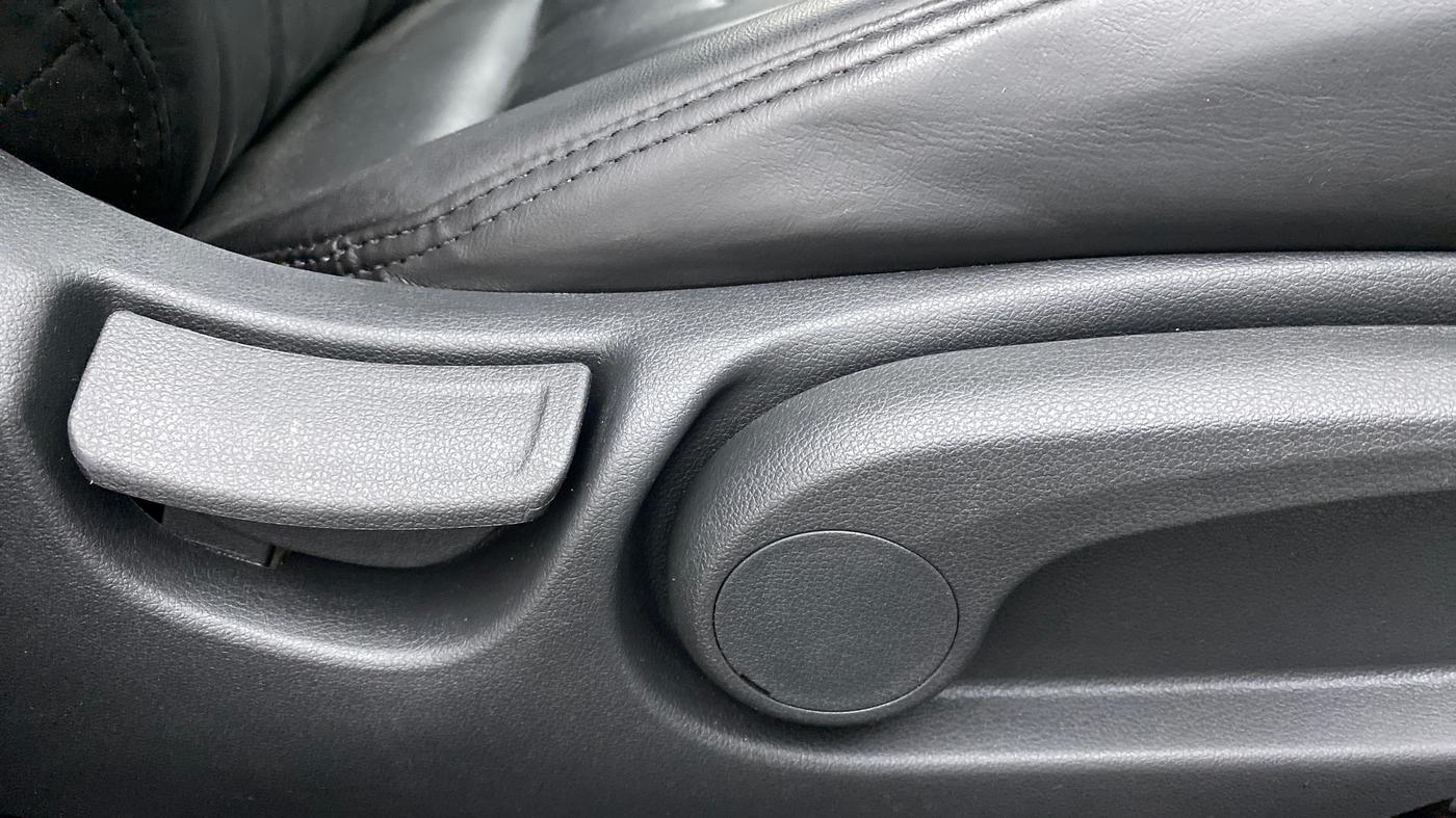 2019 Hyundai Verna 1.6 VTVT SX + AT, Petrol, Automatic, 31,573 km, Driver Side Adjustment Panel