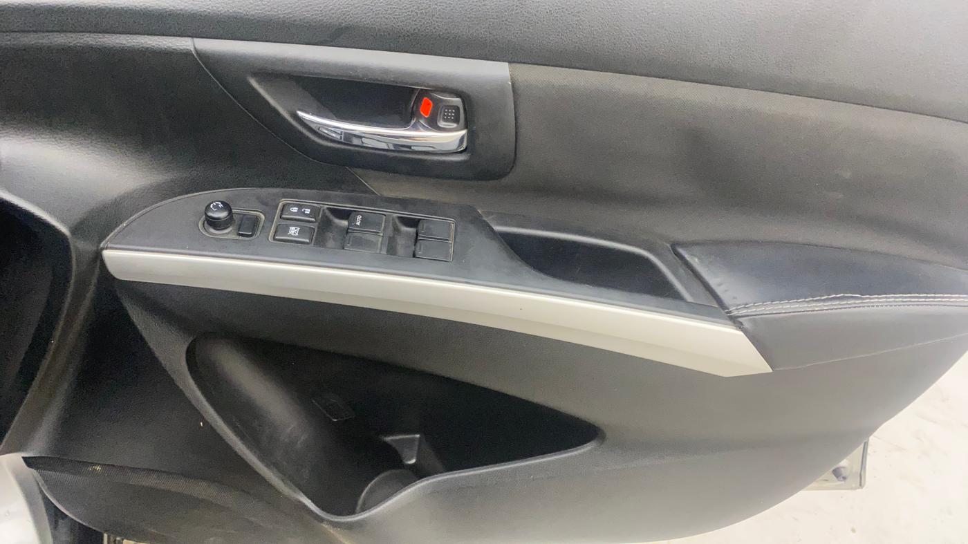 2017 Maruti S Cross ZETA 1.3, Diesel, Manual, 1,16,289 km, Driver Side Door Panels Control