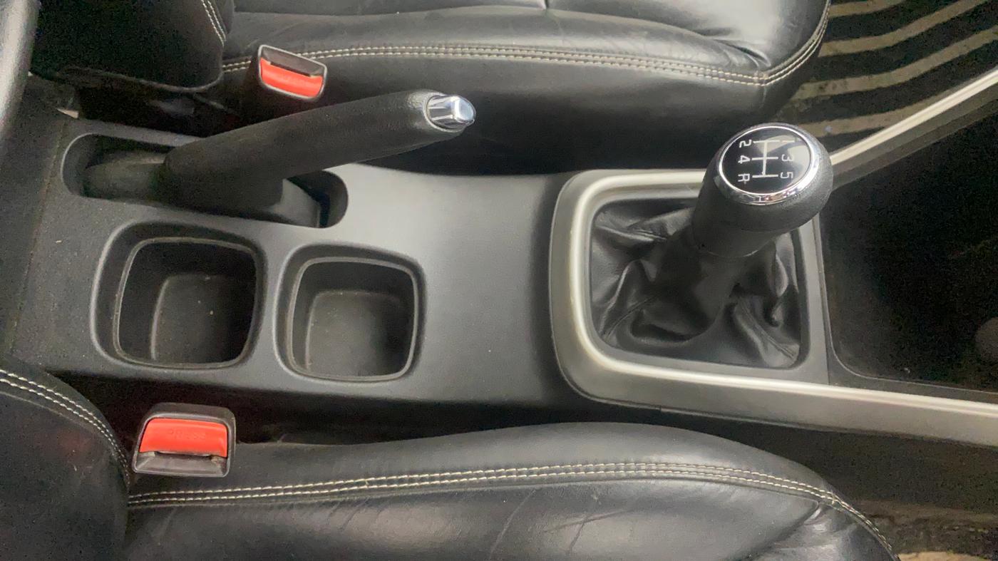 2017 Maruti S Cross ZETA 1.3, Diesel, Manual, 1,16,289 km, Gear Lever