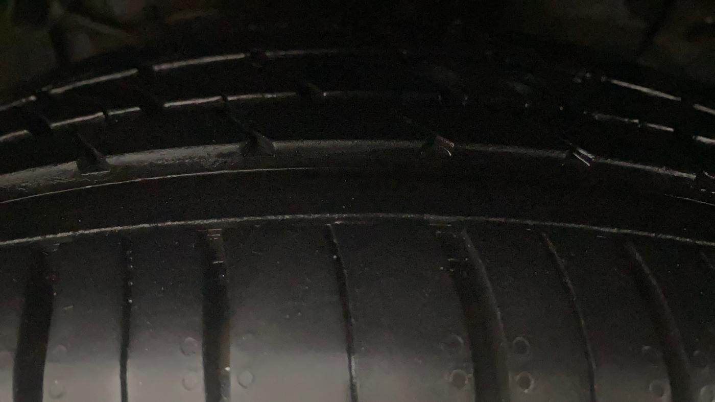 2017 Maruti S Cross ZETA 1.3, Diesel, Manual, 1,16,289 km, Left Front Tyre Tread