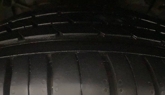 2017 Maruti S Cross ZETA 1.3, Diesel, Manual, 1,16,289 km, Left Front Tyre Tread